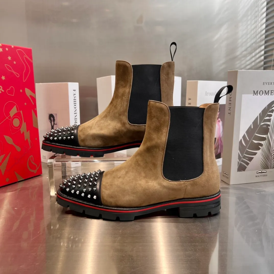 👟👟Ex-factory price 860👟👟 ╔Tire sole front toe nail army green sheep boots╗ ·Top version customization·²⁰²²𝐬𝐬 𝑪𝒉𝒓𝒊𝒔𝒕𝒊𝒂𝒏 𝑳𝒐𝒖𝒃𝒐𝒖𝒕𝒊𝒏 ▪️No matter the last shape, fabric, diamonds, nails, lining, outsole, they are as close as possible to ZP... ▪️The original sole is specially provided by the original factory ▪️The lining is imported water-dyed cowhide ▪️Private customization time is about 3-7 days —————— Size: Men's 39M-47M